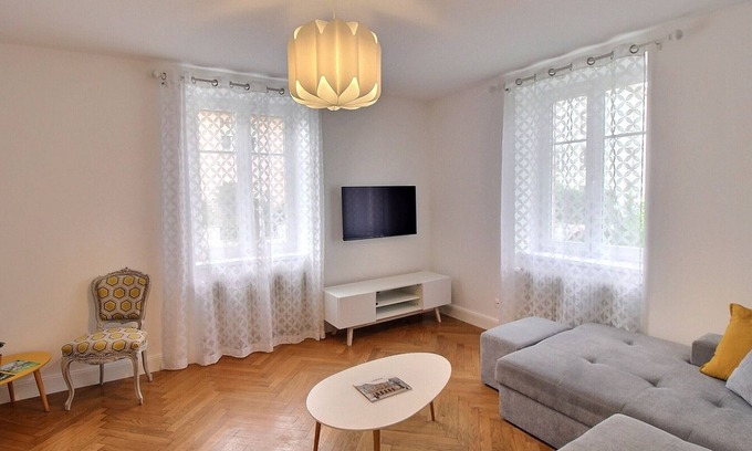 Saint Joseph/Mittelharth Apartamento | Apartamento renovado en Colmar con jardín y terraza