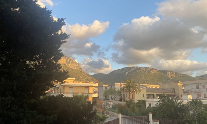 Cinisi Apartamento | Renovated apartment, mountain view, 5 min from the beach!