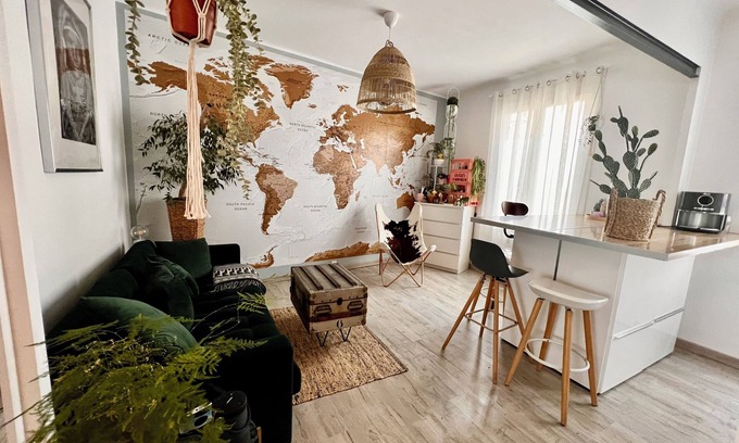 Le Mourillon Apartamento | Apartamento renovado, zona popular de Toulon