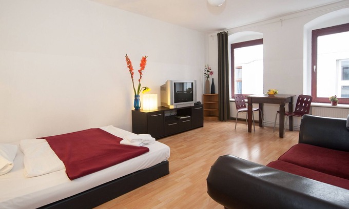 Mitte Apartamento | Apartamento renovado con nuevo cuarto de baño, cocina independiente y lavadora