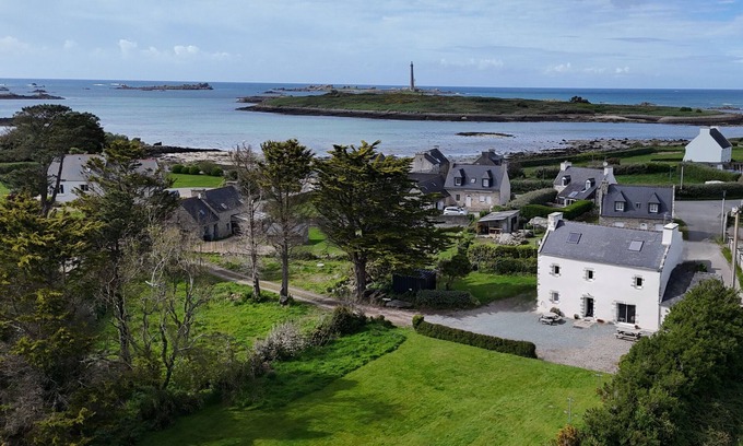 Plouguerneau Chalet De Esquí | Renovated Breton house 2 minutes from a pretty beach and direct access to the GR34 trails