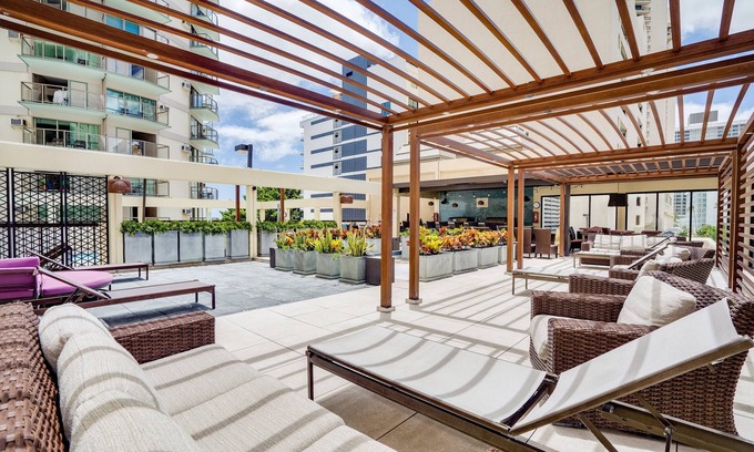 Diamond Head - Kapahulu - St. Louis Condominio | Renovated Central 10th Floor Oceanfront Waikiki Apartment w/ Amenities