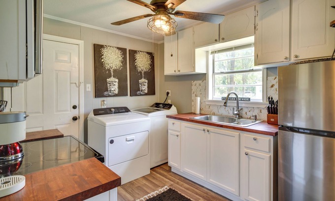 Clinton Cabaña | Renovated Clinton Cottage w/ Home Office!