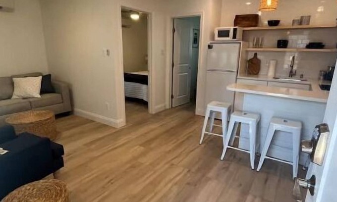 Wildwood Crest Cabaña | Renovated Coastal cottage, 2.5 blocks from beach!