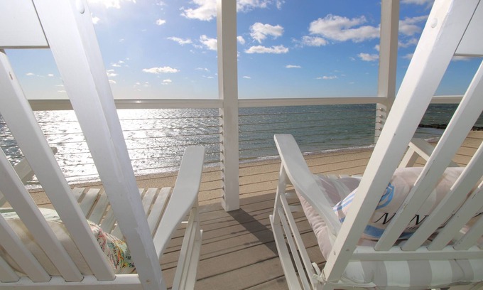 Cape Cod Casa | Renovated Coastal Beach Front Home On Cape Cod Bay (2391)