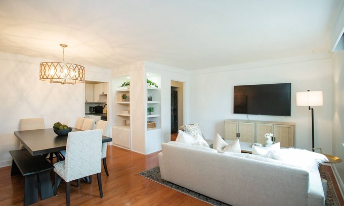 West End Condominio | Renovated condo located in the center of Nashville near downtown in West End.