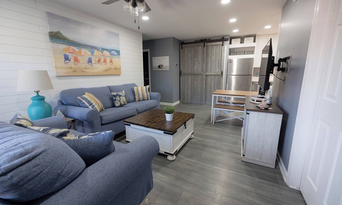 North Ocean City Condominio | Renovated Condo w/ Private Courtyard and Free WIFI