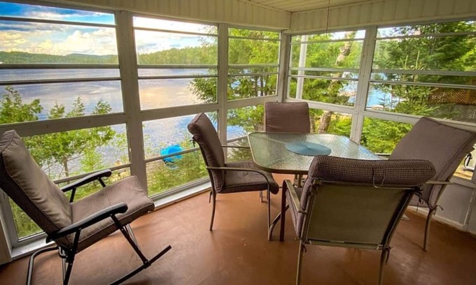Mont-Saint-Michel Chalet De Esquí | Renovated Cottage On Lake / Hot Tub / Canoe / WiFi