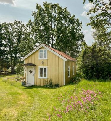 Alingsas Casa | Renovated Cottage By Lake Rydbos