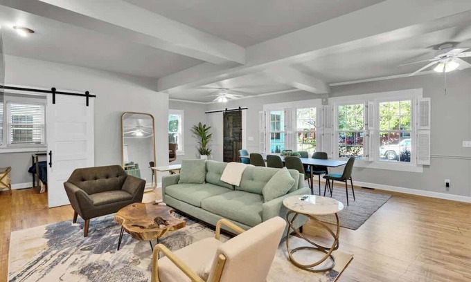 Rosewood Casa | Renovated, Downtown, King, Screened Porch, Stadium