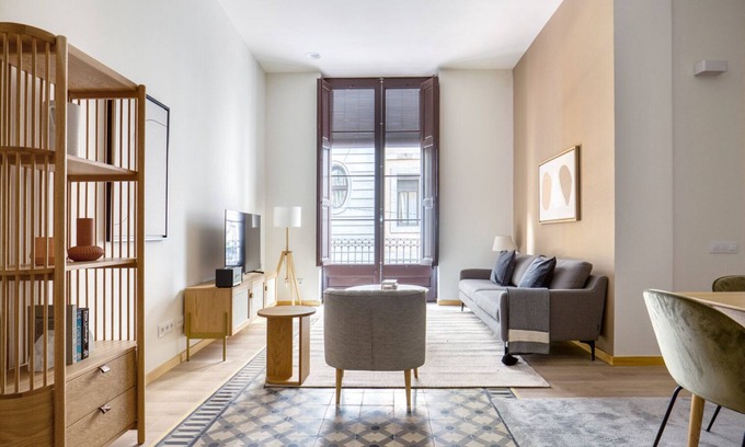 El Born Apartamento | Renovated El Born 2BR nr Port Vell, by Blueground