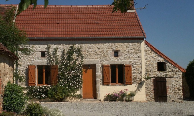 Viersat Otro | Cortijo en aldea rural. Entorno muy tranquilo con jardín trasero privado.