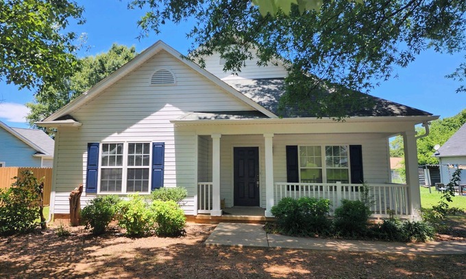 Charlotte Casa | Updated 3BR - 1 Min to Music Factory