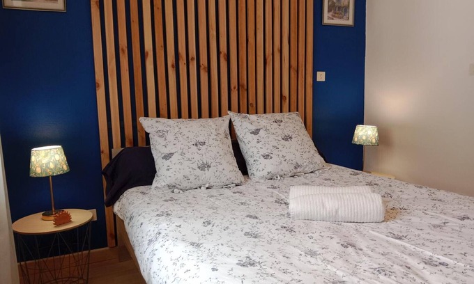 Bellerive-sur-Allier Cabaña | Casa renovada con jardín, cerca de Vichy y balnearios
