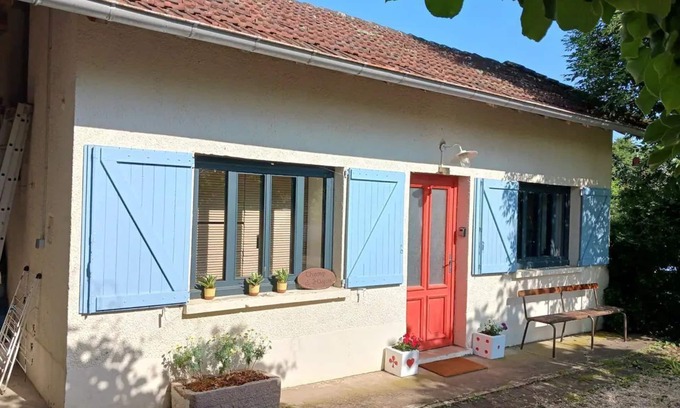 Cormoranche-sur-Saone Apartamento | Estudio renovado entre Mâconnais y Beaujolais.