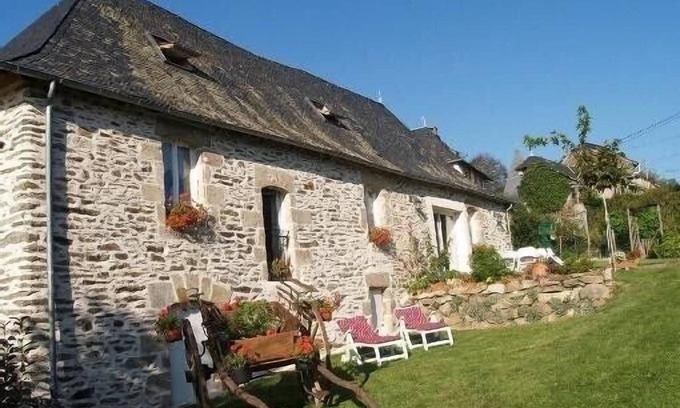 Saint-Hilaire-Peyroux Casa | Del 18 casa renovada en pueblo tranquilo para el descanso y la relajación