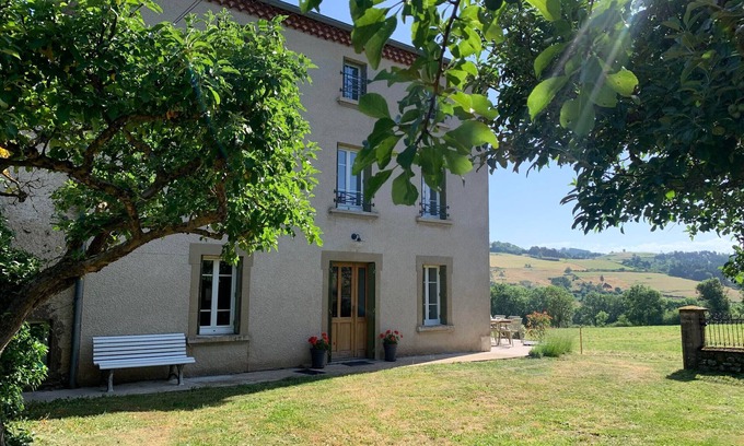 Siaugues-Sainte-Marie Cabaña | Casa rural renovada, campo chic, 6 hab., 13 pers., terraza, jardín, Alta Loira