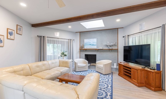 Cotuit Casa | Renovated Getaway: A/C, Tennis, Private beach on North Bay. Close to everything