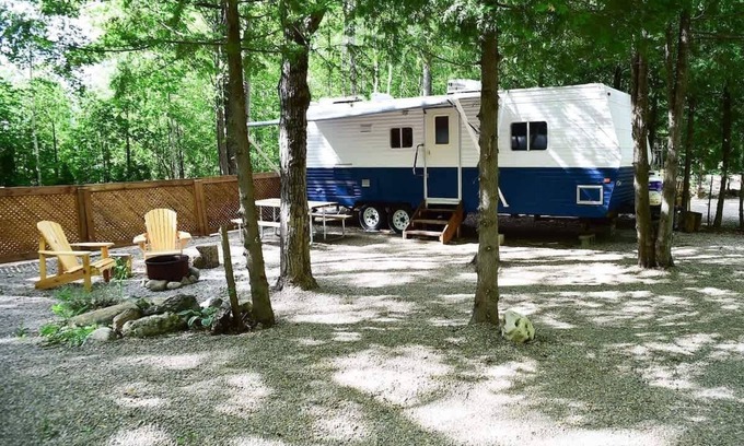 Miller Lake Casa | Renovated Glamping RV Near Tobermory & Grotto