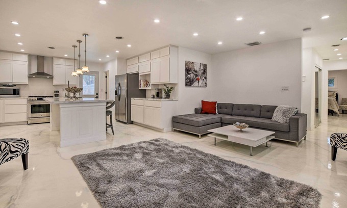 Griffith Casa | Renovated Griffith Family Home in Chicagoland Area