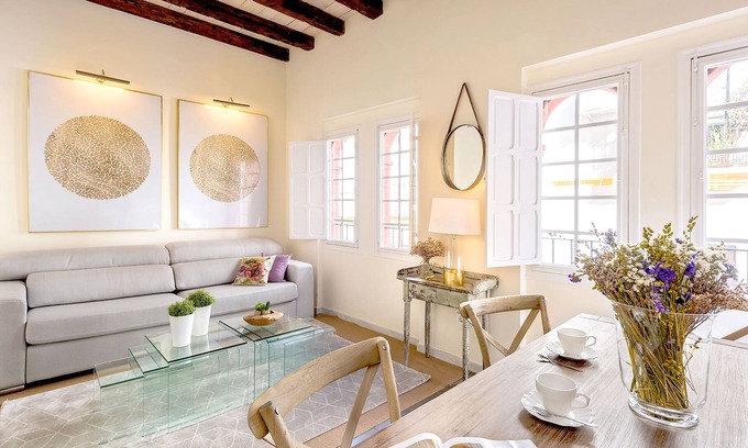 El Arenal Apartamento | Renovated Historic House with Rooftop Terrace. Galera T.