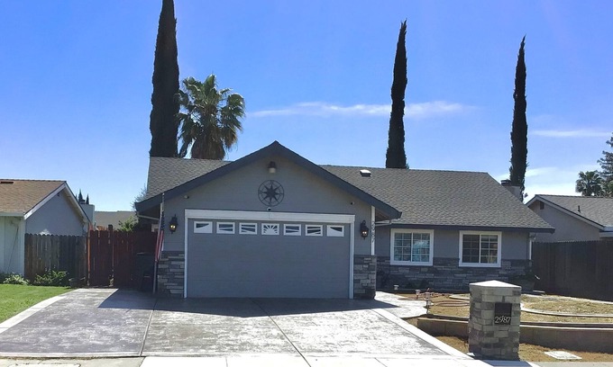 South Natomas Casa | Renovated home cozy room close to many attractions, Golden One Stadium