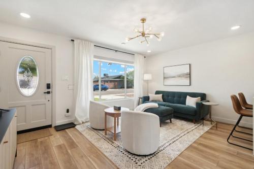 Scottsdale Estates Ten Casa | Renovated Home with Pool 3 Miles from Old Town