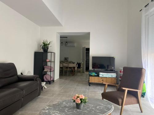 Arthes Apartamento | Renovated house l Garden l Private parking