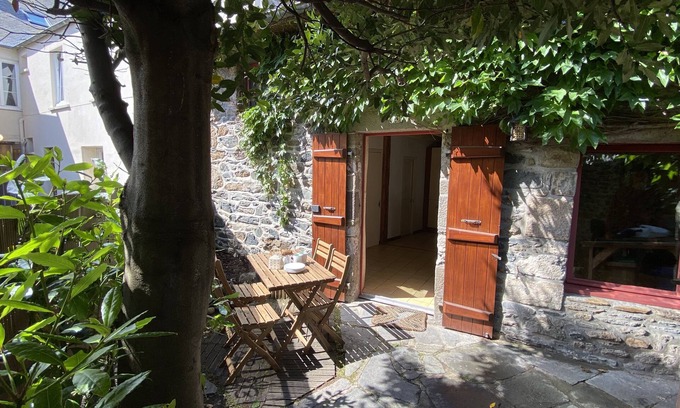La Marne Casa | Renovated house with outside courtyard 10 min walk from the sea - free parking