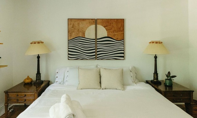 Oakley Casa | Renovated King Suite + 4 Queens.