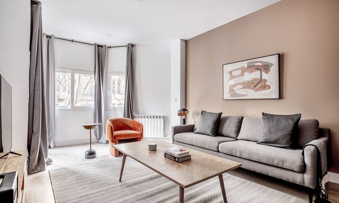 La Ribera Apartamento | Renovated La Dreta de l'Eixample 3BR, by Blueground