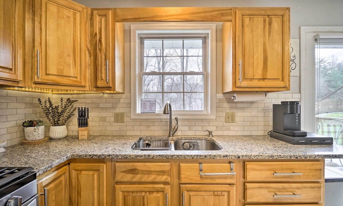 Logan Cabaña | Renovated Logan Home w/ Pond & Fire Pit