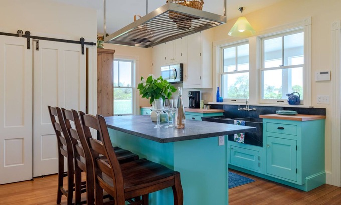 Matunuck Casa | Renovated Matunuck Farmhouse with private access to Potters Pond, double kayak included