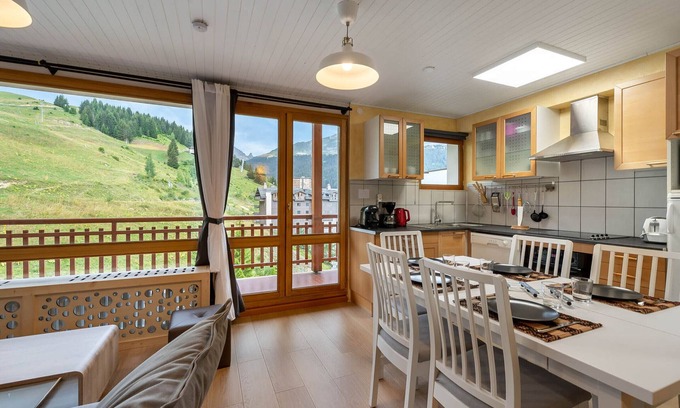 Courchevel Apartamento | Apartamento moderno renovado con acceso directo a pistas y balcón en Courchevel