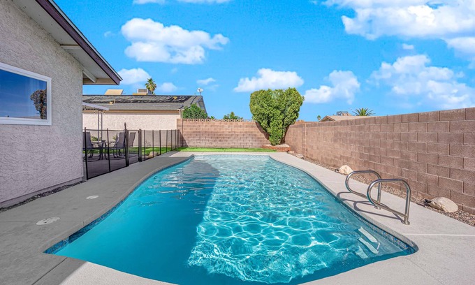 Spring Valley Casa | Renovated Modern Home with Pool. Minutes from the Las Vegas Strip