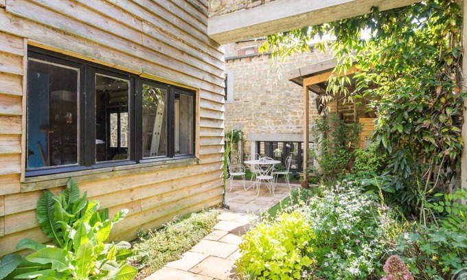 La Haye-Pesnel Cabaña | Casa normanda renovada con patio, cerca de Granville