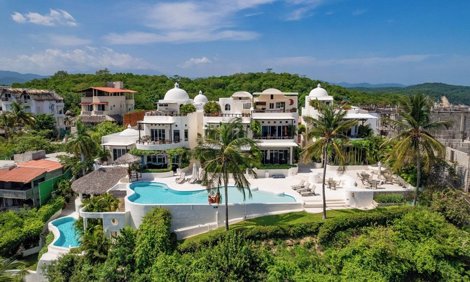P Chahue Villa | Asequible cuatro dormitorios con vistas interminables, piscina privada + Paseo a la ciudad