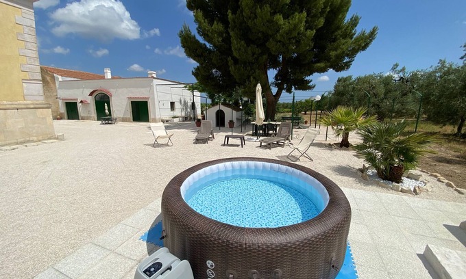 Corato Casa | Renovated old farmhouse among olive trees and vineyards with outdoor hot tub