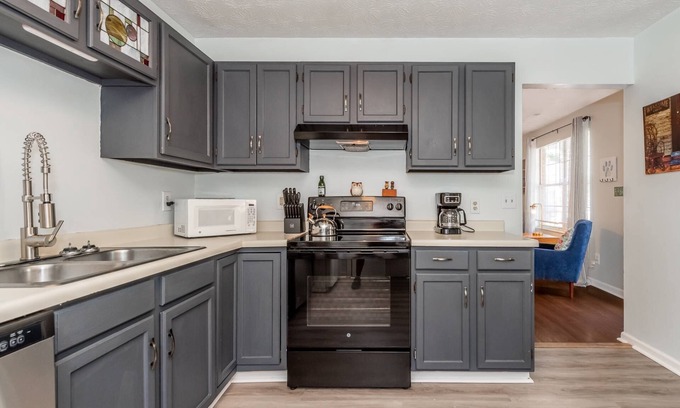 Ashley Oaks Casa | New Listing! Pet Friendly-Charming Knox Home-Family Friendly-UT-Fully Fenced Yard