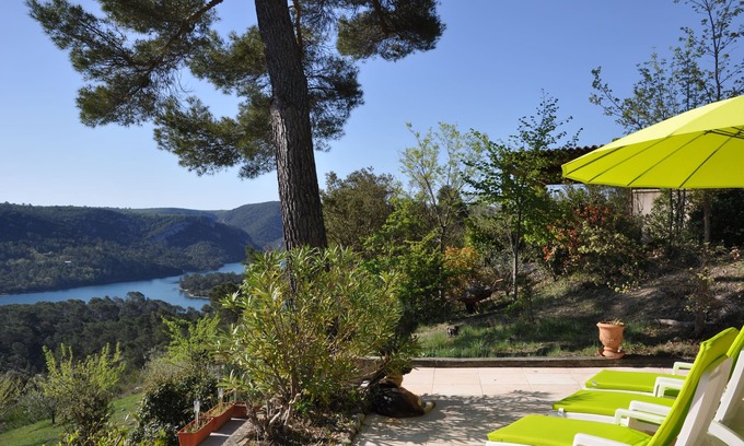 Esparron-de-Verdon Villa | Hermosa casa de campo provenzal renovada con magníficas vistas al lago de Esparron de Verdon