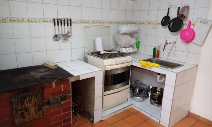Mongui Cabina | Cabaña rural reformada con chimenea, al lado de rutas de senderismo.