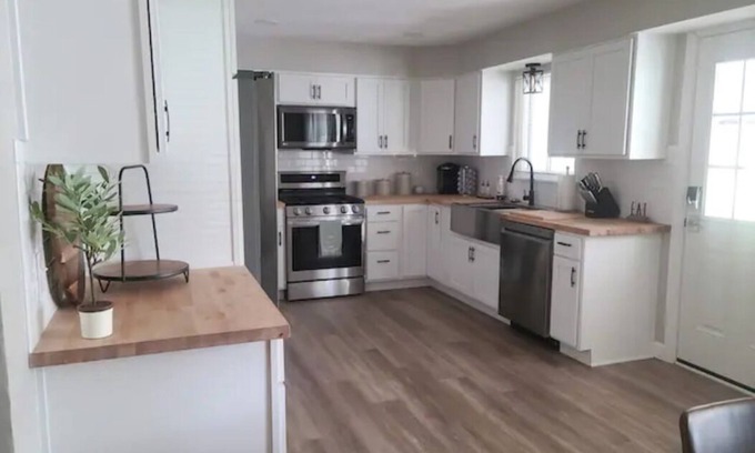 Howland Corners Casa | Renovated Rustic