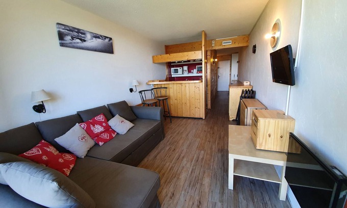 Arc-2000 Apartamento | Estudio renovado cerca del centro, balcón, 4 pers.