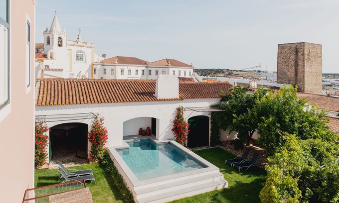 Avis Apartamento | Sec. Renovada XVII - ¡Tranquilidad, confort y bienestar en el Alentejo!