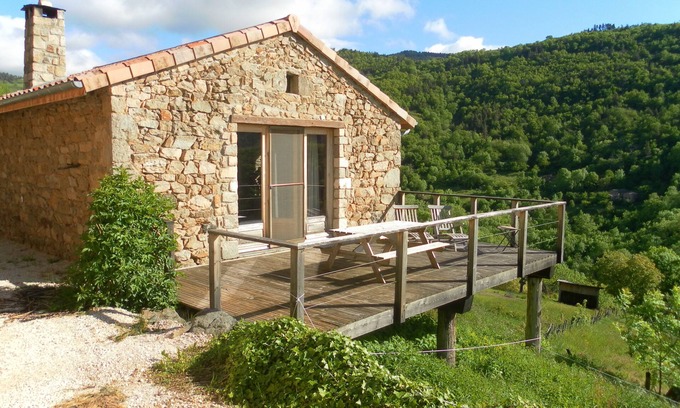 Nozieres Casa | Renovated sheepfold in a 17th-century hamlet