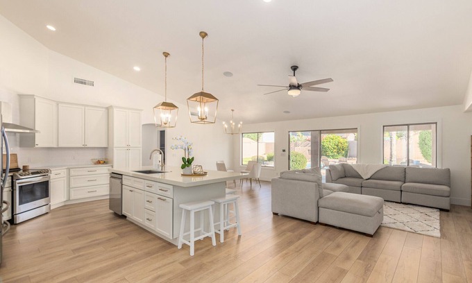 Peoria Casa | Renovated & Spacious 4Bed/3Bath Entertainers Home w/ HEATED Pool