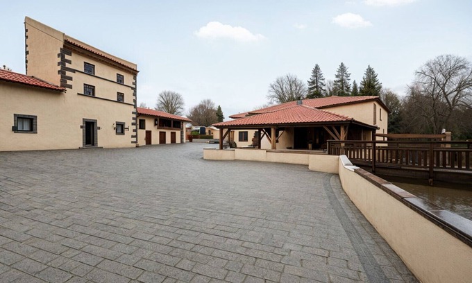 Saint-Ignat Casa | Renovated, spacious and comfortable 26-bed mill