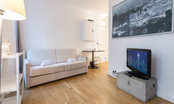 Chaussee-d'Antin Apartamento | Renovated studio apartment in 8th arr