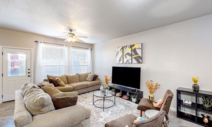 Conroe Casa | Renovated townhome with private yard, central AC, & private W/D