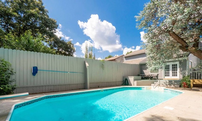Warner Robins Casa | Renovated Townhouse w/Private Pool close to Robins AFB